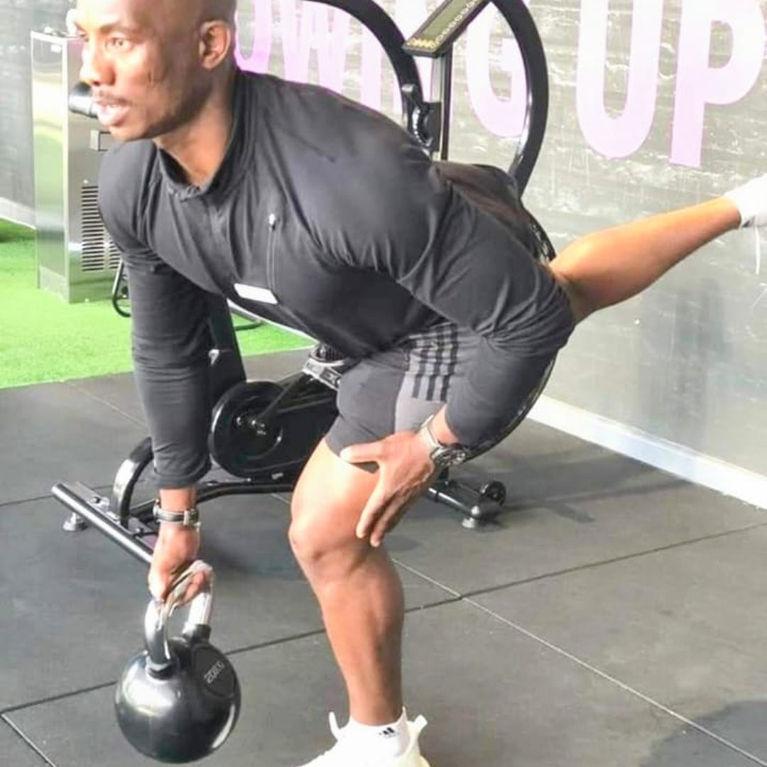 Single-leg kettlebell deadlift during a session